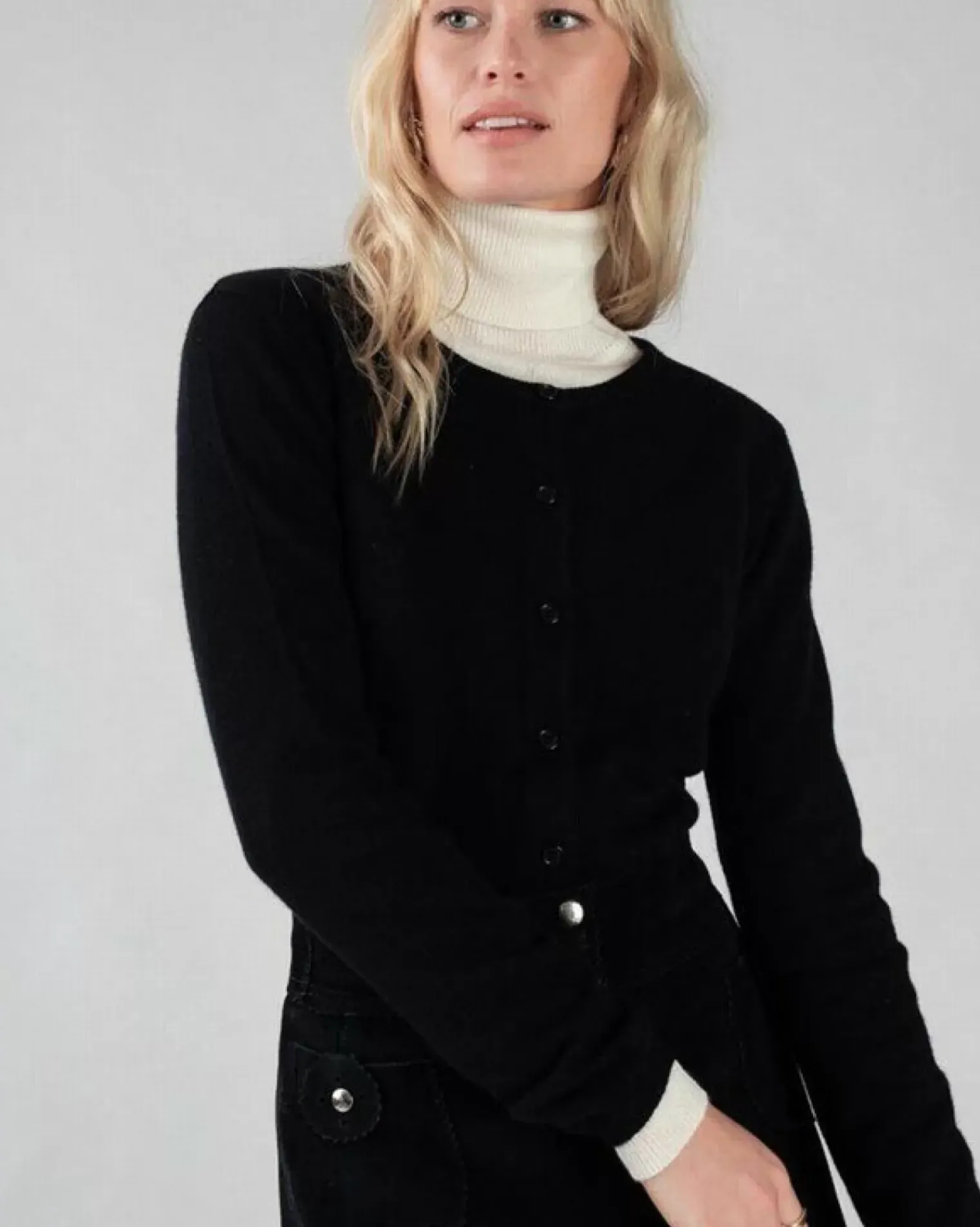 Kujten Jackets & Vests>Basic Round Neck Woman Cashmere Cardigan Noir