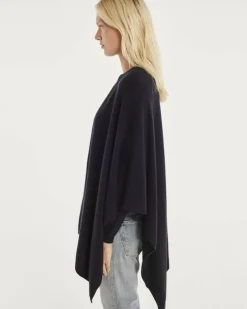 Kujten Capes & Ponchos><noscript><img width=