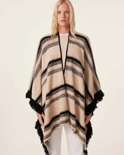 Kujten Capes & Ponchos><noscript><img width=