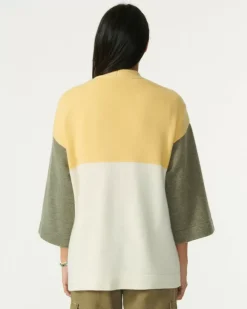 Kujten Jackets & Vests><noscript><img width=
