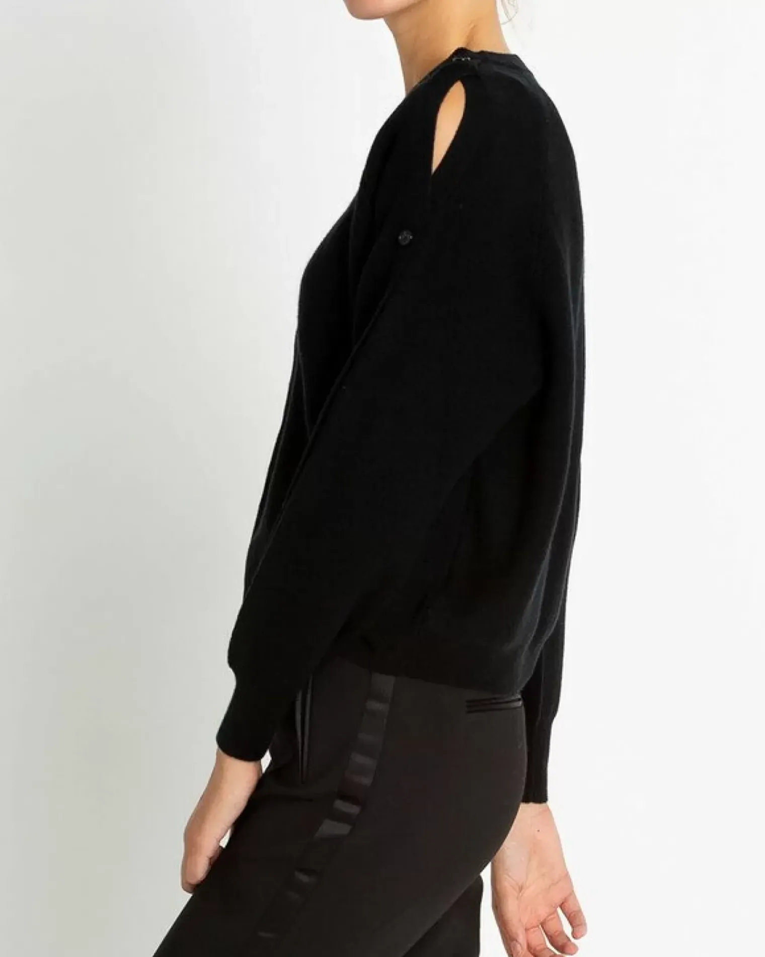 Kujten Sweaters & Sweatshirts>Cashmere Round Neck Sweater With Buttons Noir