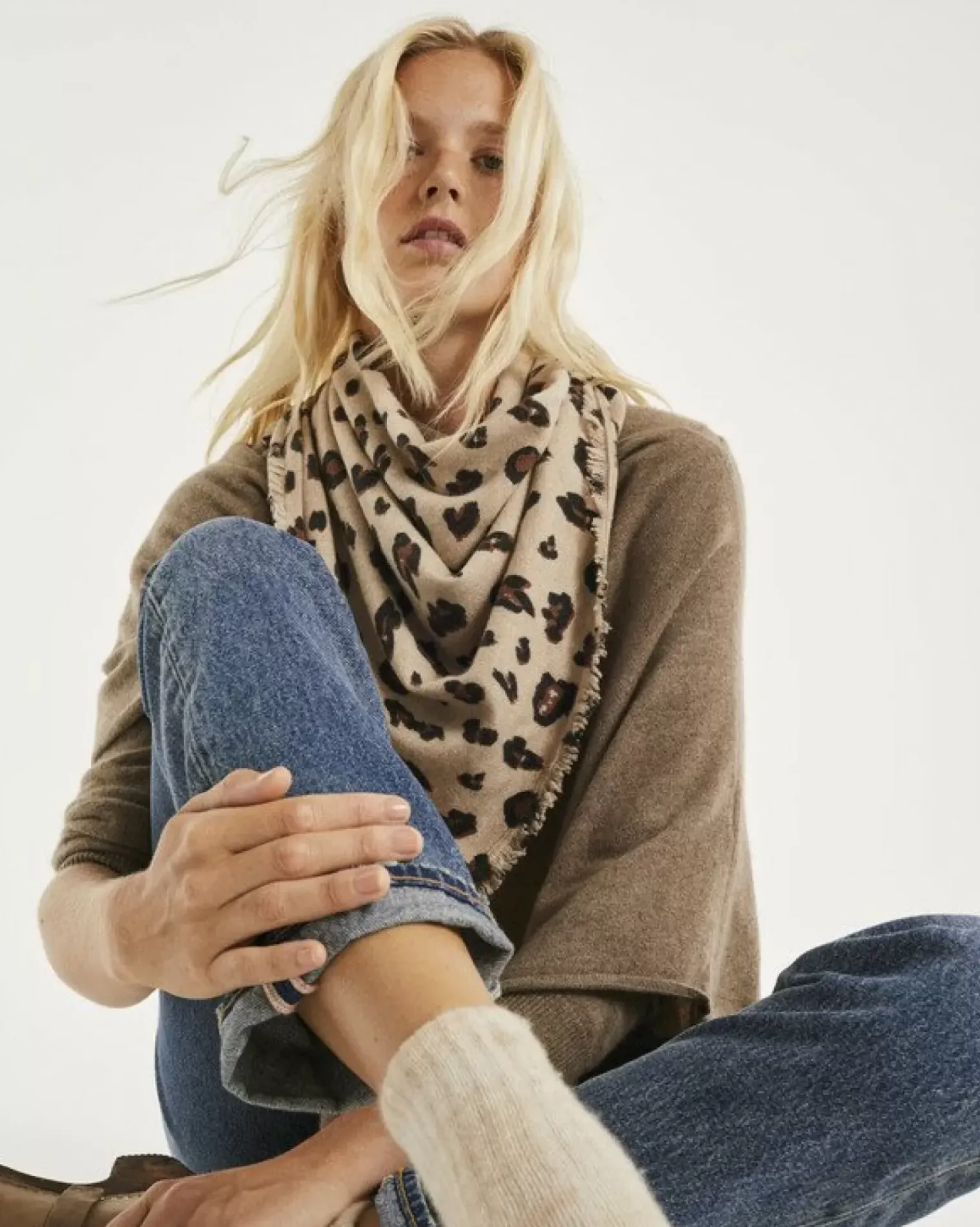Kujten Capes & Ponchos>Cashmere Short Boat Neck Poncho, 2-Threads Beige Taupe