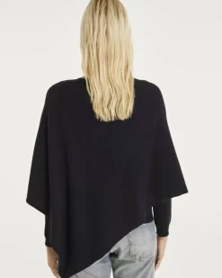 Kujten Capes & Ponchos><noscript><img width=
