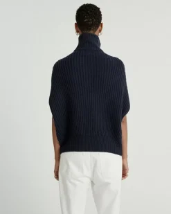Kujten Jackets & Vests><noscript><img width=