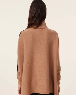 Kujten Capes & Ponchos><noscript><img width=