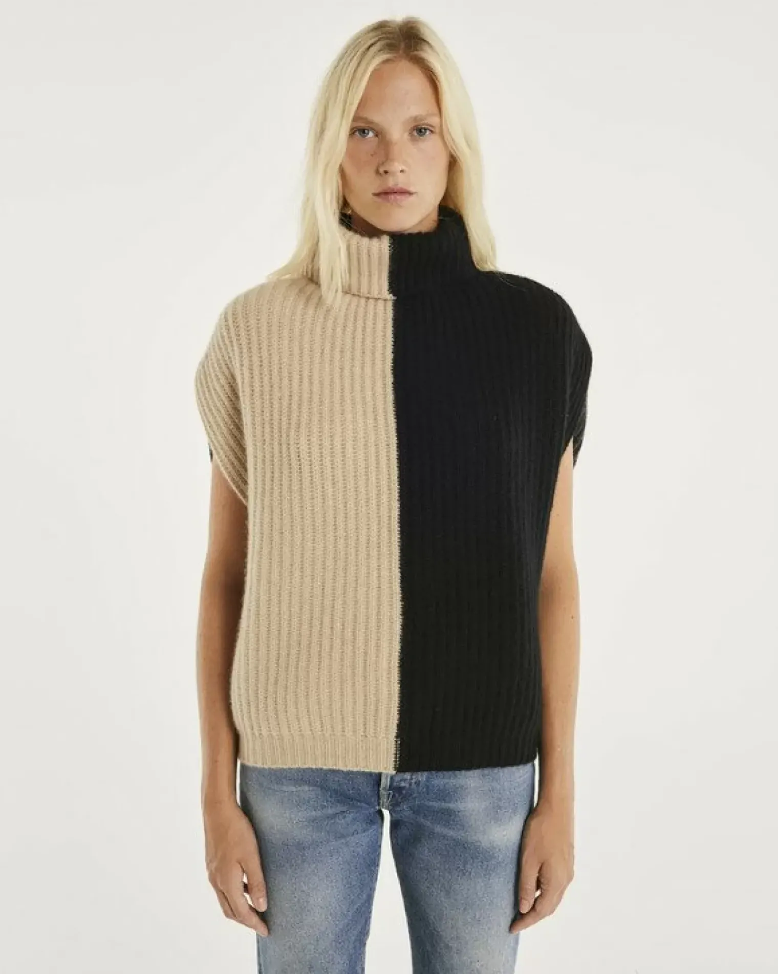 Kujten Sweaters & Sweatshirts>Colorblock Turtleneck Cashmere Sweater Noir Beige