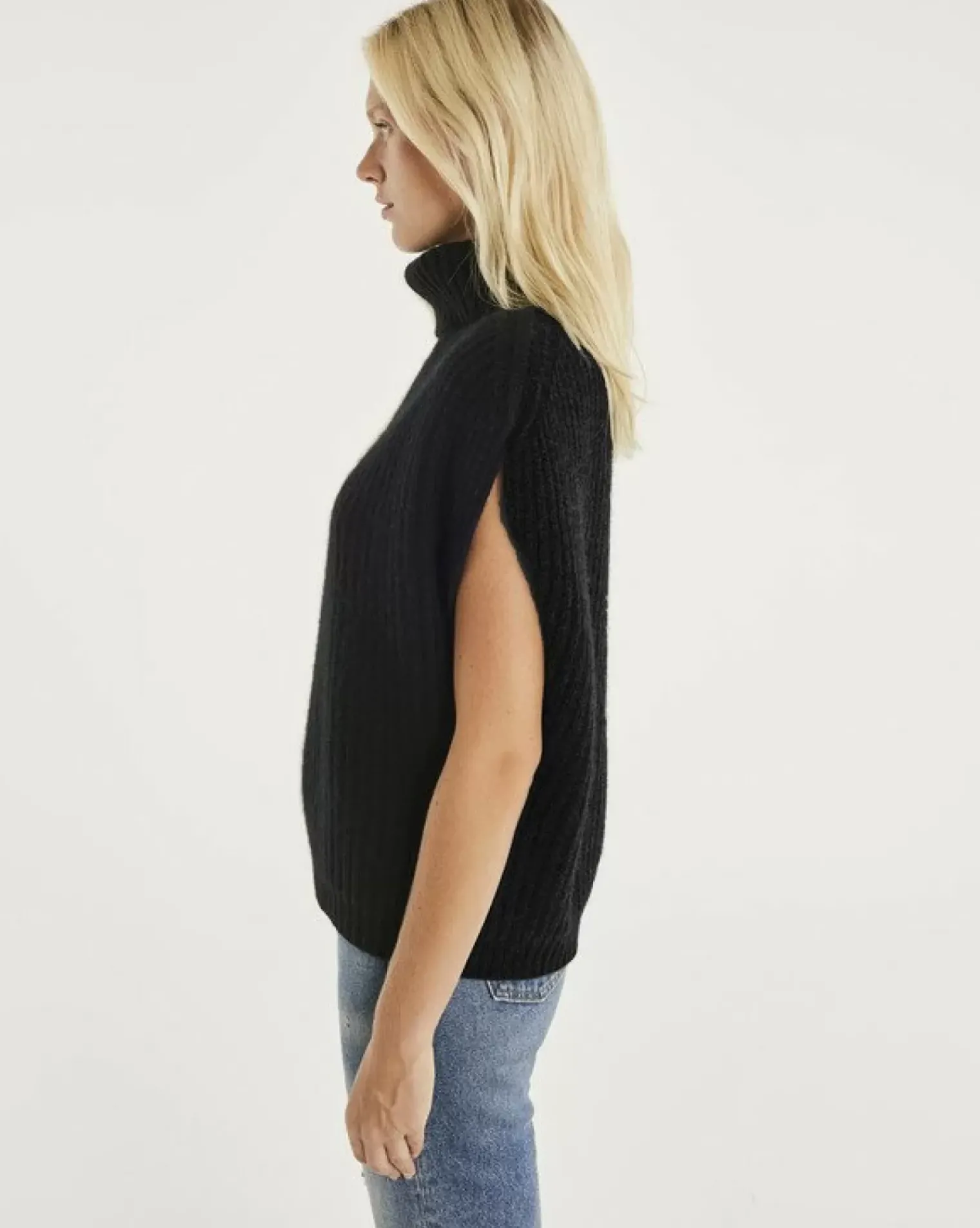 Kujten Sweaters & Sweatshirts>Colorblock Turtleneck Cashmere Sweater Noir Beige