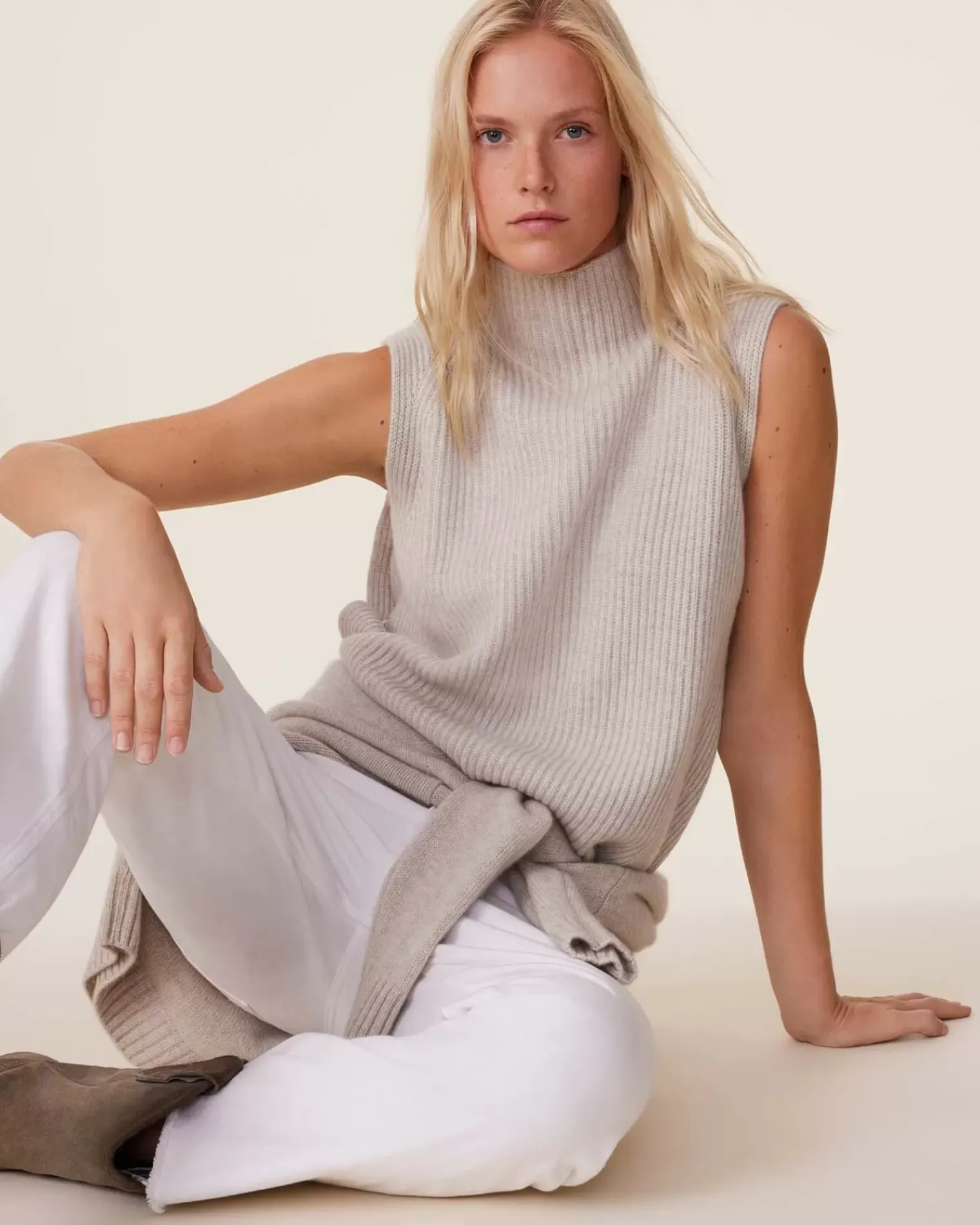 Kujten Sweaters & Sweatshirts>Funnel Neck Sleeveless Cashmere Sweater, 6-Threads Avoine