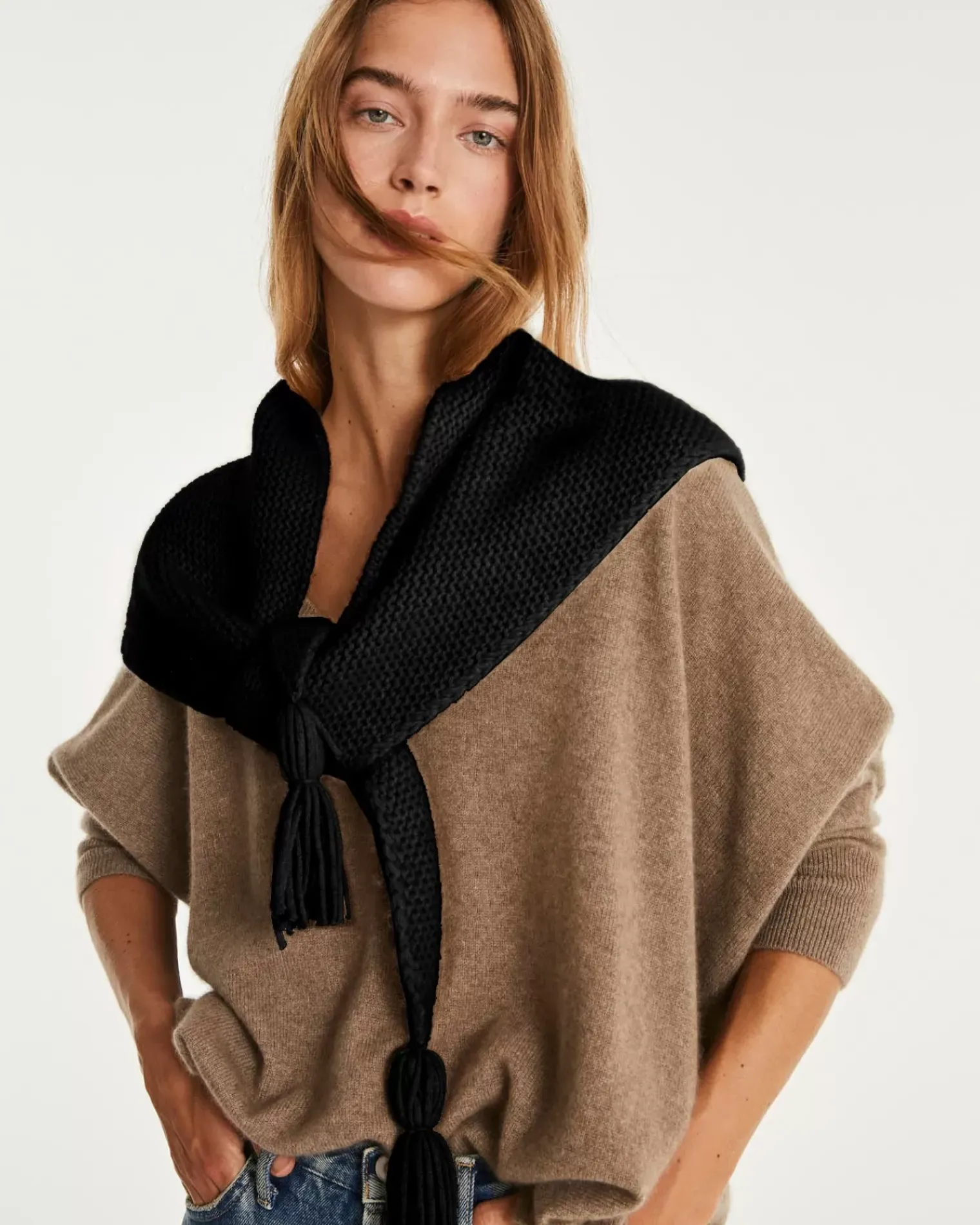 Kujten Scarves & Snoods>Large Cashmere Bandana With Pompoms Noir