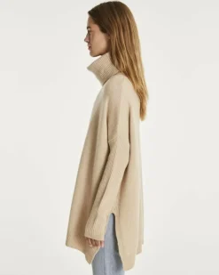 Kujten Capes & Ponchos><noscript><img width=