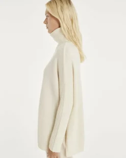 Kujten Capes & Ponchos><noscript><img width=