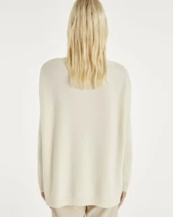 Kujten Capes & Ponchos><noscript><img width=