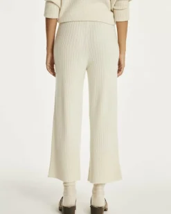 Kujten Pants & Shorts><noscript><img width=