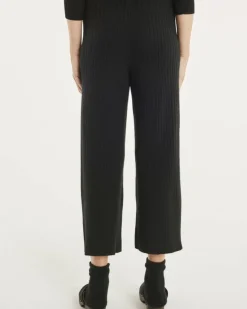 Kujten Pants & Shorts><noscript><img width=