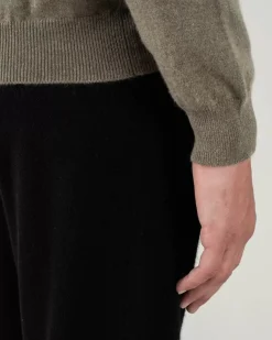 Kujten Joggings & Shorts><noscript><img width=