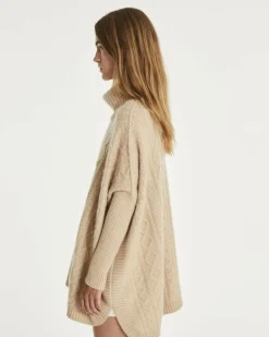 Kujten Capes & Ponchos><noscript><img width=