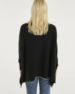 Kujten Capes & Ponchos><noscript><img width=