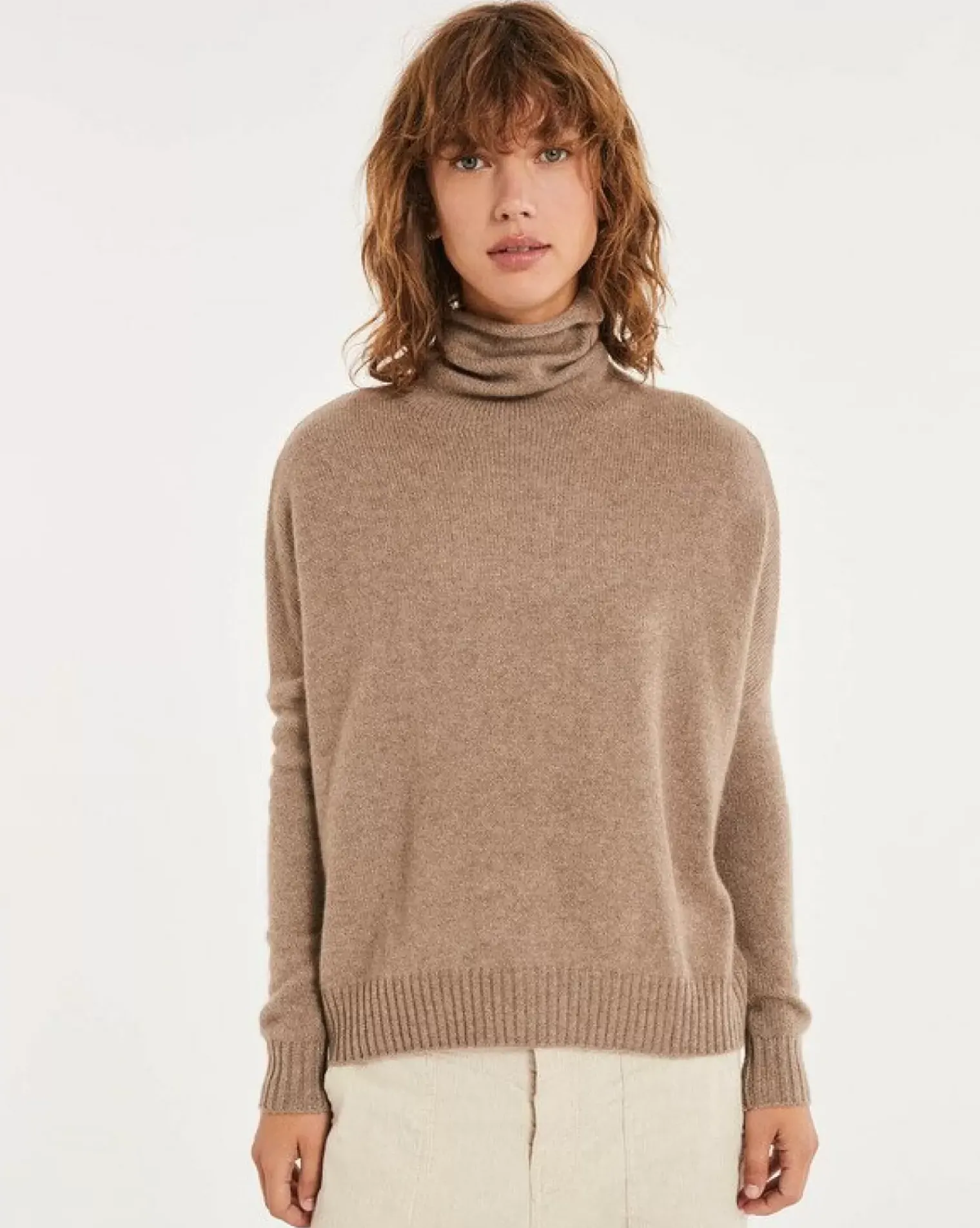 Kujten Sweaters & Sweatshirts>Oversized Turtleneck Cashmere Sweater Beige Taupe