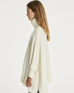 Kujten Capes & Ponchos><noscript><img width=