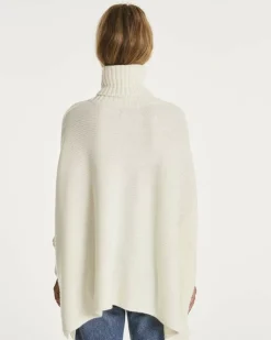 Kujten Capes & Ponchos><noscript><img width=