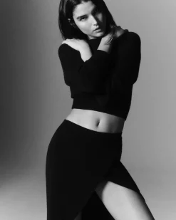 Kujten Sweaters & Sweatshirts>Short Round Neck Cashmere Sweater, 6-Threads Noir