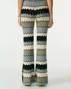 Kujten Pants & Shorts><noscript><img width=