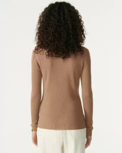 Kujten Jackets & Vests><noscript><img width=