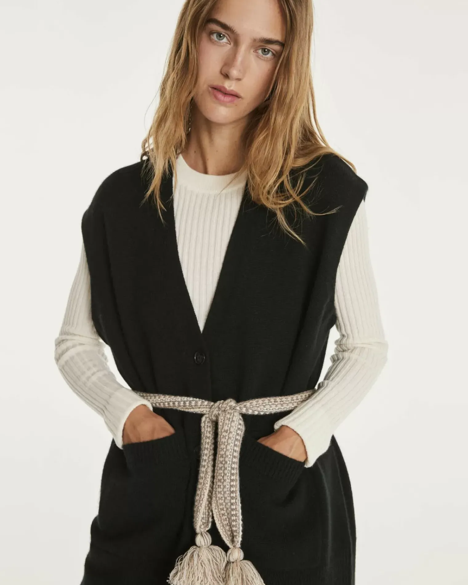 Kujten Jackets & Vests>Sleeveless V-Neck Cashmere Cardigan Noir