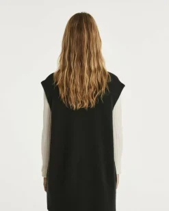 Kujten Jackets & Vests><noscript><img width=