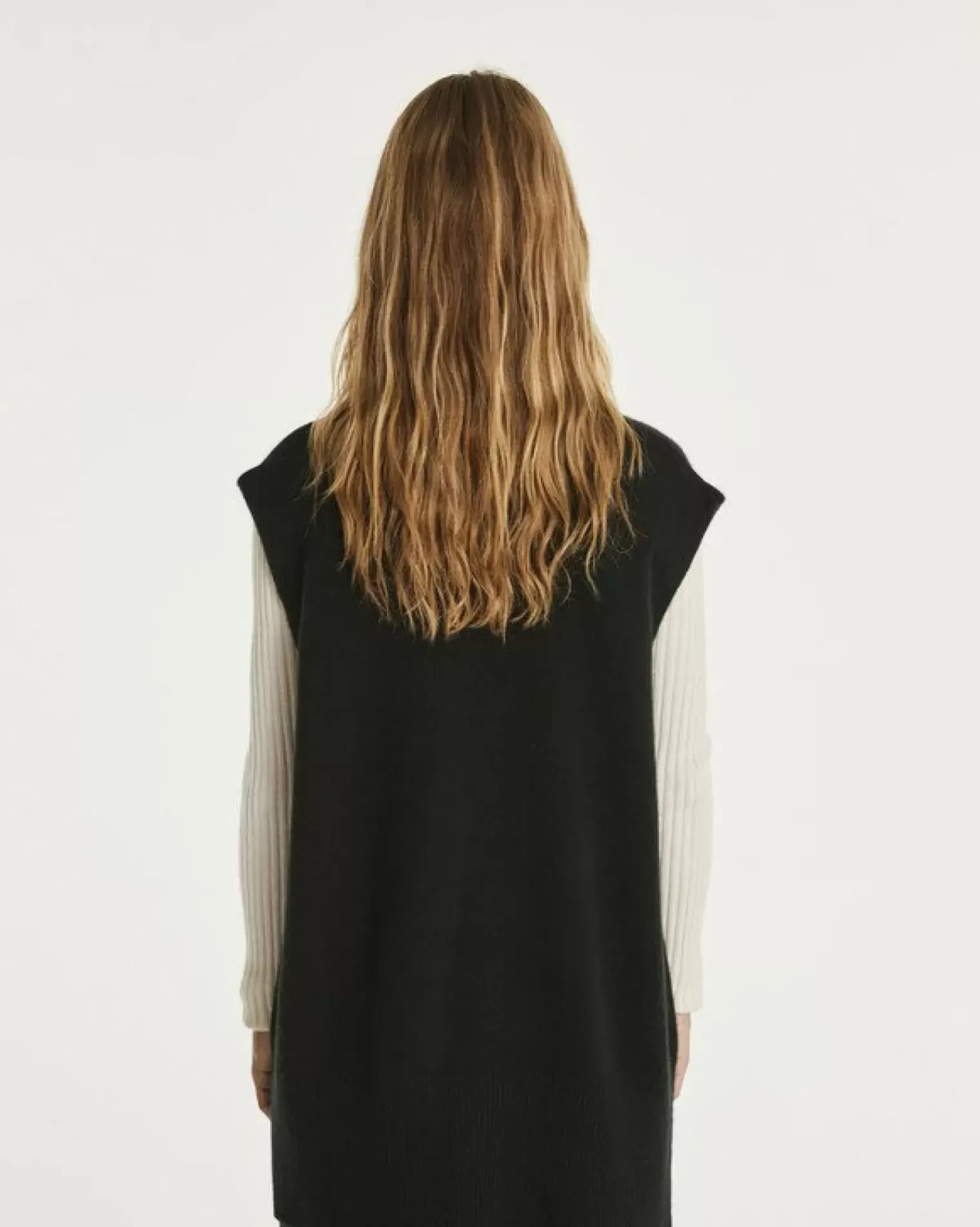 Kujten Jackets & Vests>Sleeveless V-Neck Cashmere Cardigan Noir