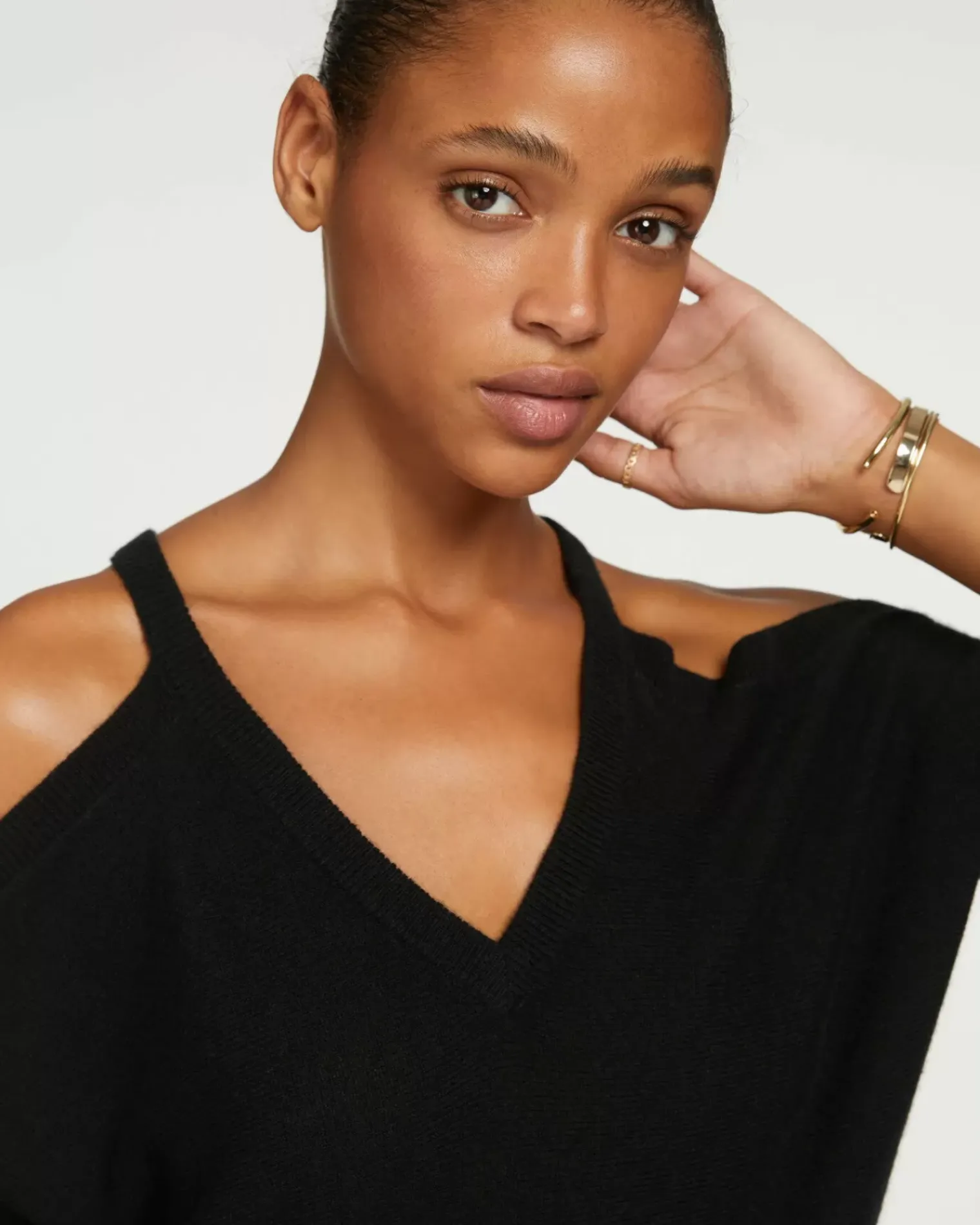 Kujten Sweaters & Sweatshirts>V-Neck Sweater With Shoulder Opening Noir