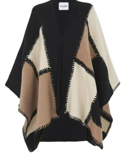 Kujten Capes & Ponchos><noscript><img width=