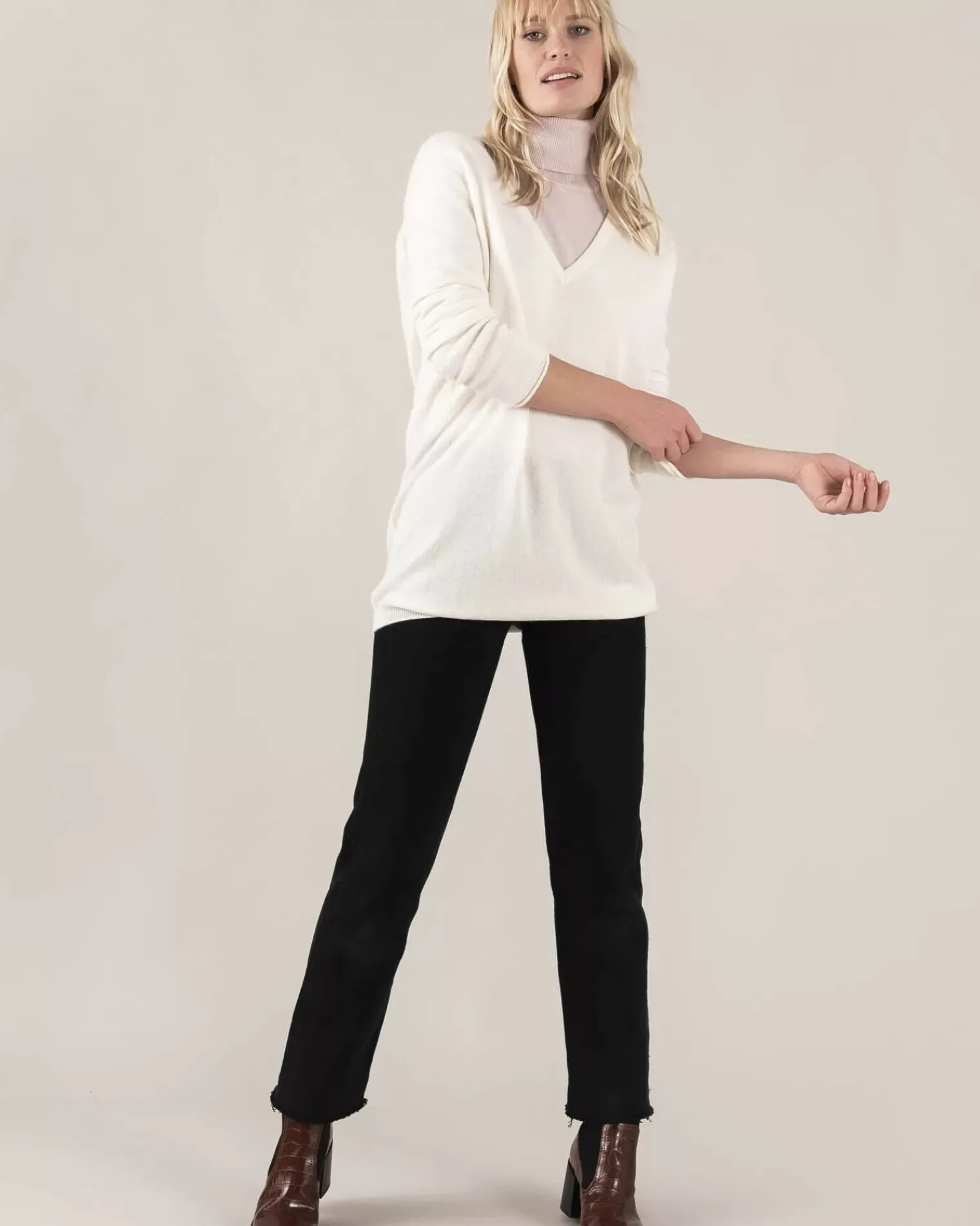 Kujten Sweaters & Sweatshirts>Women Boyfriend V-Neck Cashmere Sweater Blanc