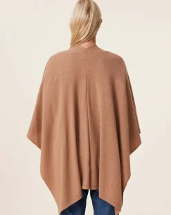 Kujten Capes & Ponchos><noscript><img width=