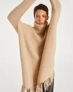 Kujten Capes & Ponchos><noscript><img width=