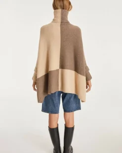 Kujten Capes & Ponchos><noscript><img width=