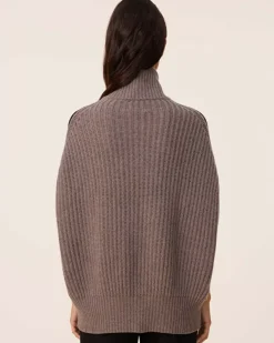 Kujten Jackets & Vests><noscript><img width=