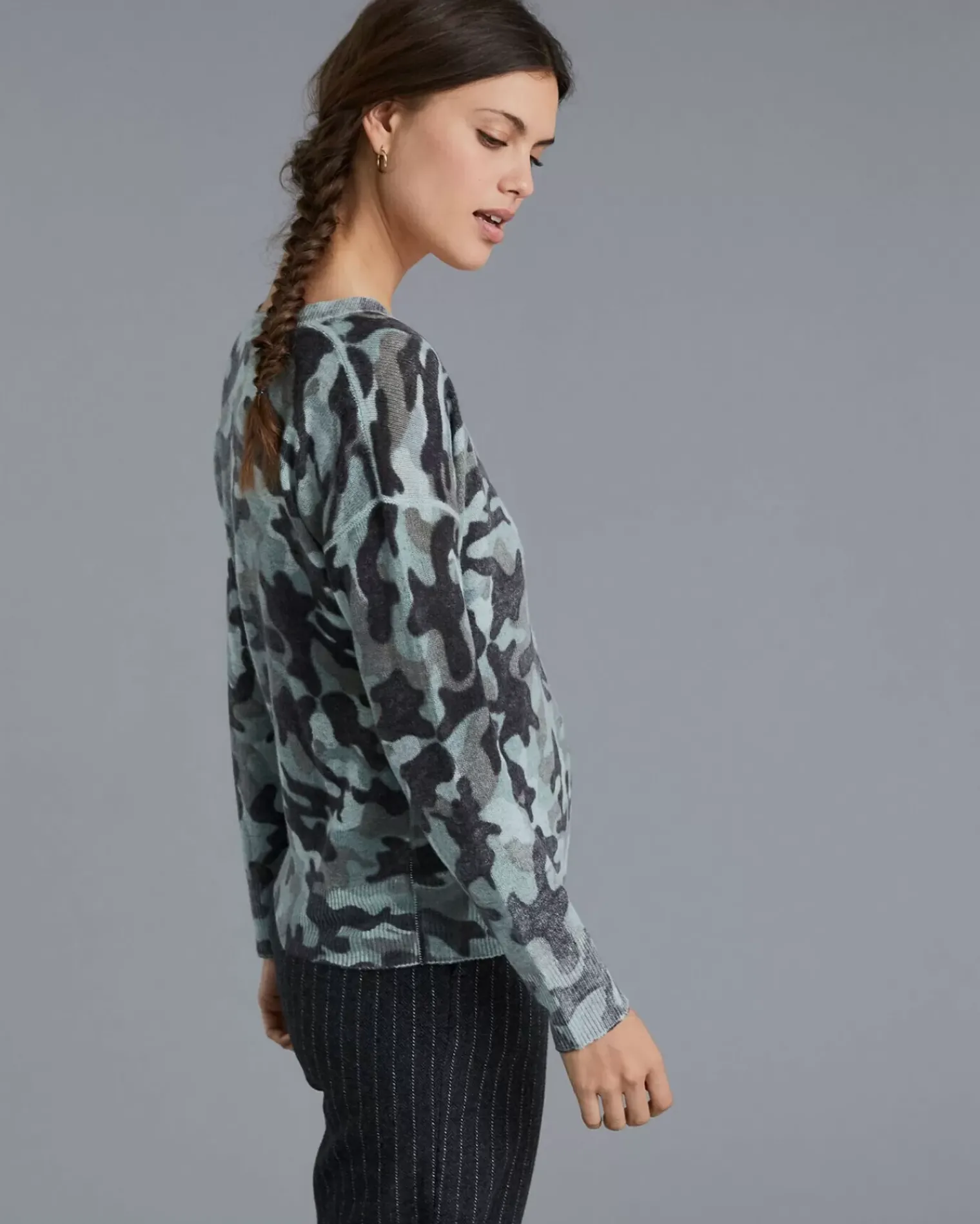 Kujten Sweaters & Sweatshirts>Women V-Neck Boyfriend Cashmere Sweater Vert Camouflage