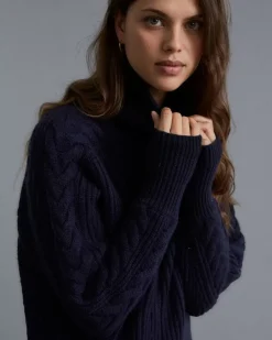 Kujten Jackets & Vests><noscript><img width=