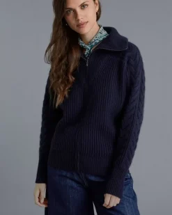 Kujten Jackets & Vests><noscript><img width=